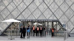 Louvre transfers jewels to Bank of France after heist