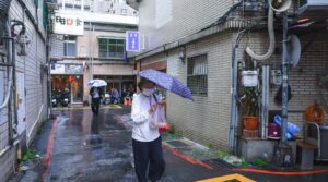 Typhoon Fung-wong brings floods to Taiwan, thousands evacuated